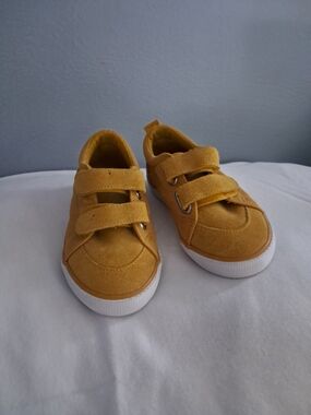 Toddler Size 6 Cat And Jack Double Velcro Sneakers in Mustard Yellow